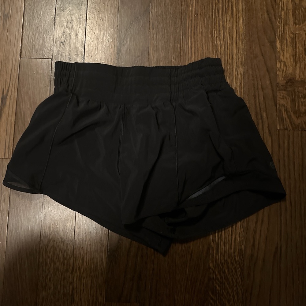 Lululemon hotty hot shorts 2.5”